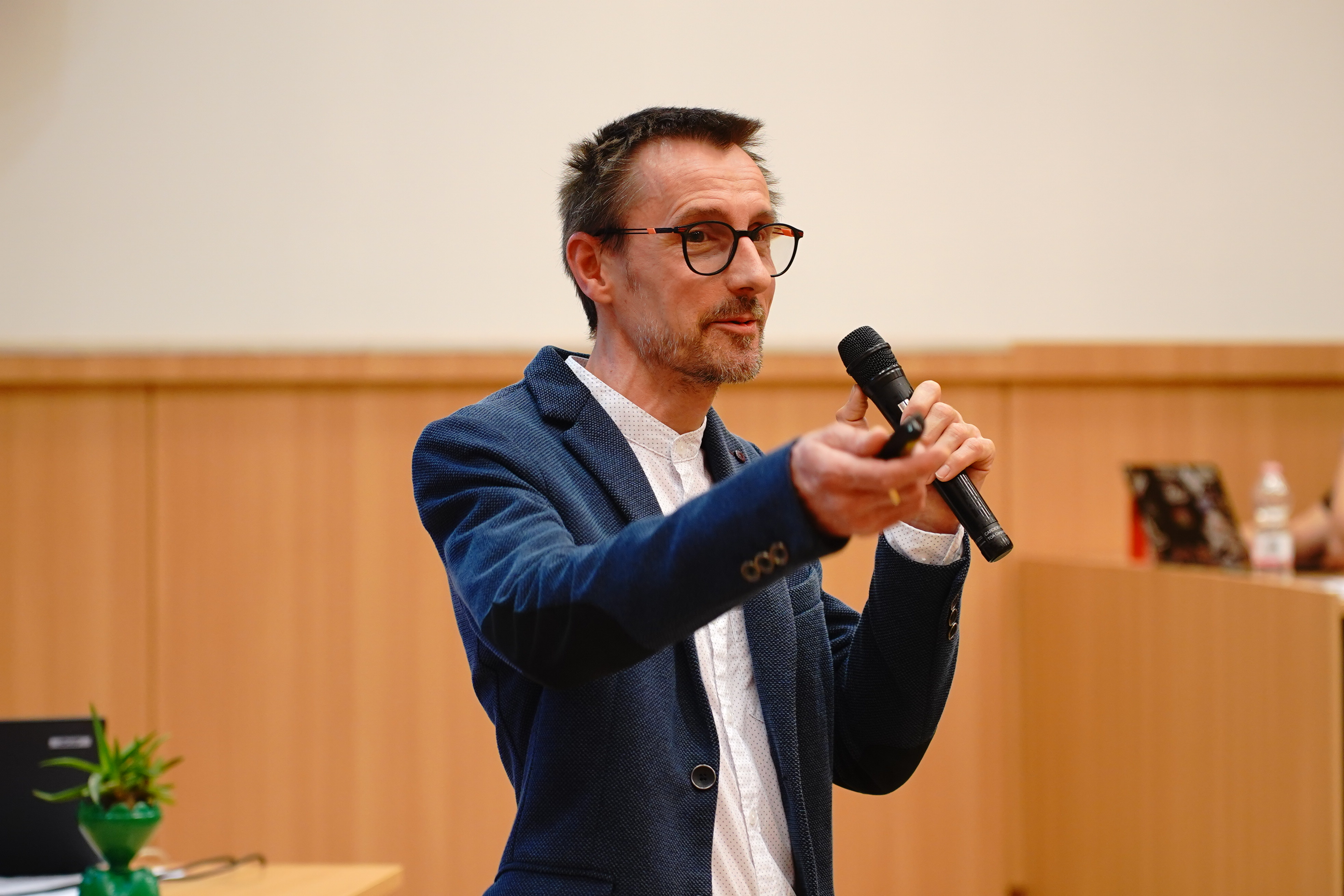 Hír