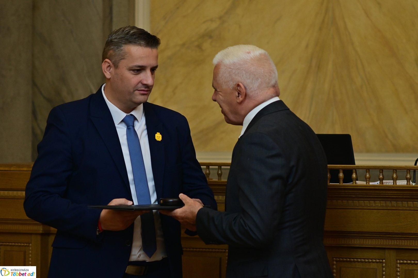 Hír